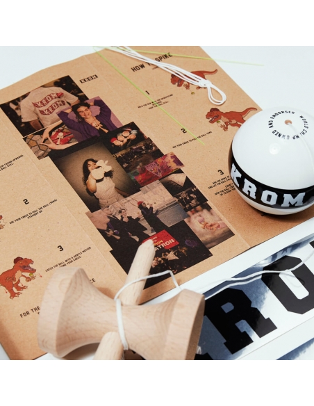 Kendama Krom Strogo White