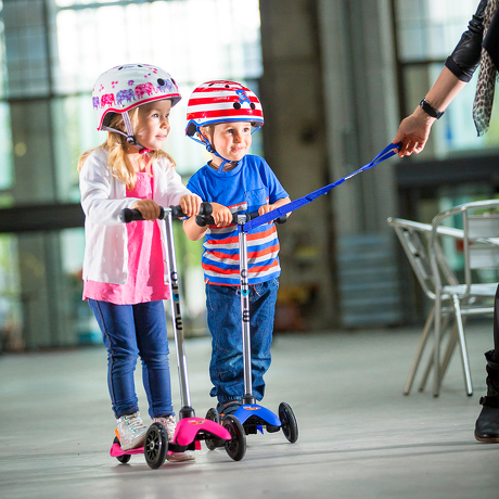 Pasek Micro do ciągnięcia i przenoszenia hulajnogi niebieski