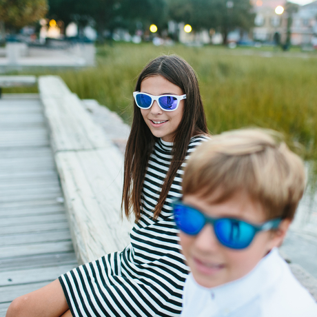 Okulary przeciwsłoneczne dla dzieci Babiators Aces Navigator Wicked White fioletowe szkła 6+