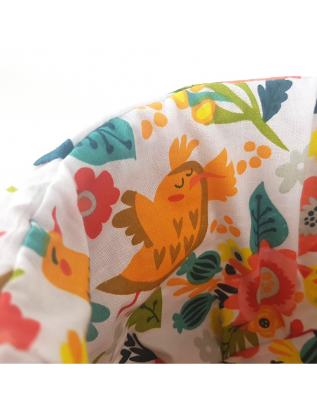 Naturalny wiklinowy koszyk na rower dziecięcy, z wyściółką "kolorowe kwiaty" (mocowany na haki)