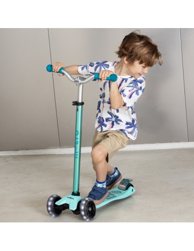 Hulajnoga Maxi Micro Deluxe PRO LED Vibrant Blue (świecące koła)