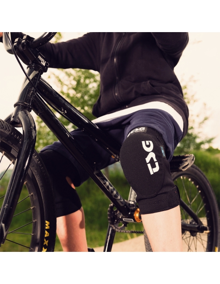 Ochraniacze na kolana TSG Youth KneeGuard Escape A Black