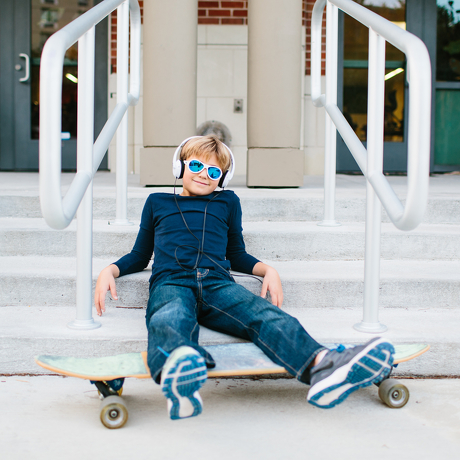 Okulary przeciwsłoneczne dla dzieci Babiators Aces Aviator Wicked White niebieskie szkła 6+