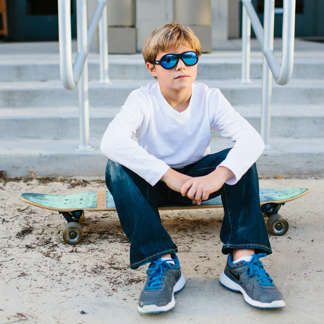 Okulary przeciwsłoneczne dla dzieci Babiators Aces Aviator Black Ops Black niebieskie szkła 6+