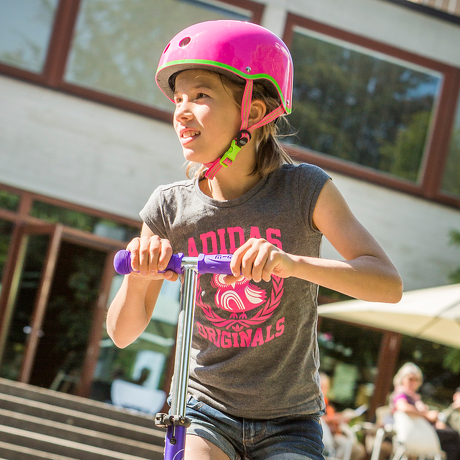 Kask Micro neonowy różowy