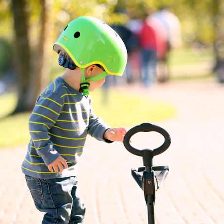 Kask Micro neonowy zielony