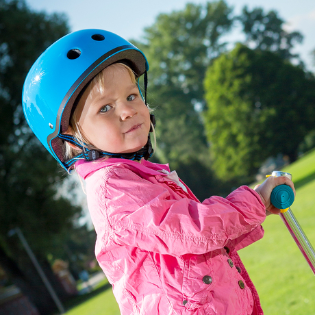 Kask Micro neonowy niebieski