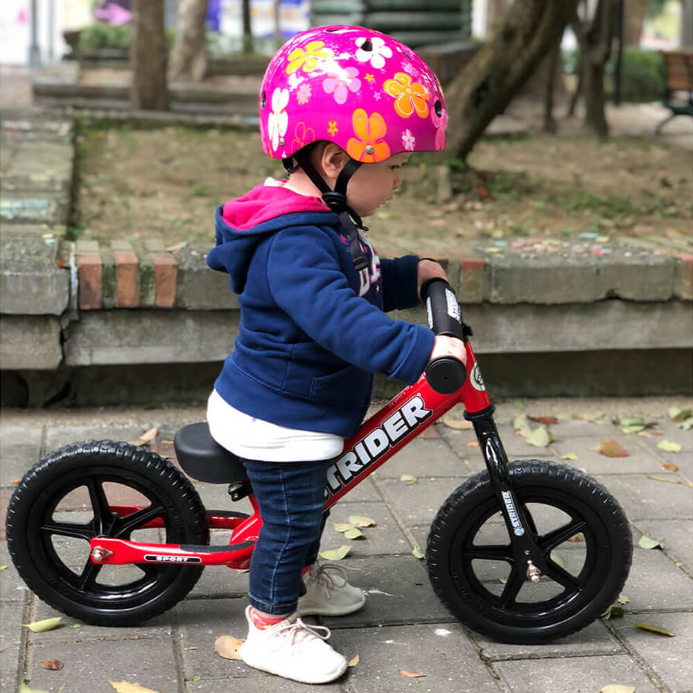 Pierwsze kroki na rowerku biegowym