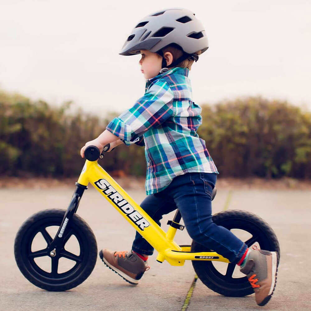 Pierwsze kroki na rowerku biegowym