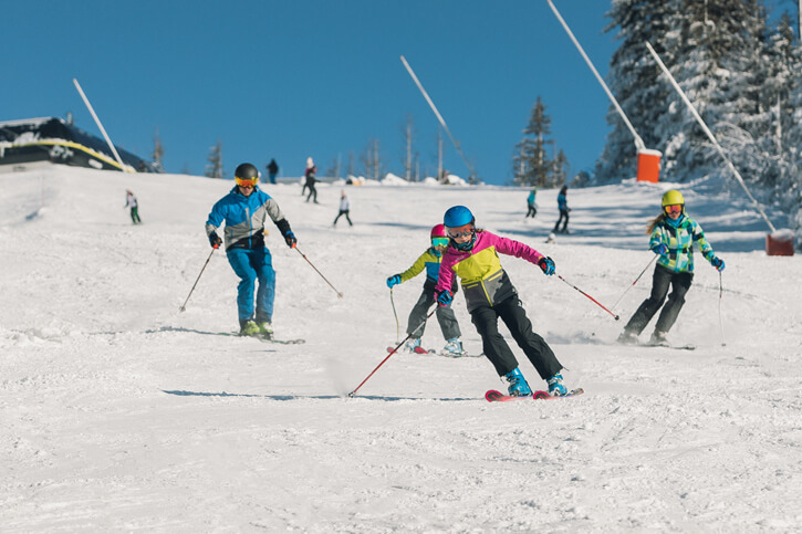 Dziecięce kaski i gogle narciarskie Uvex