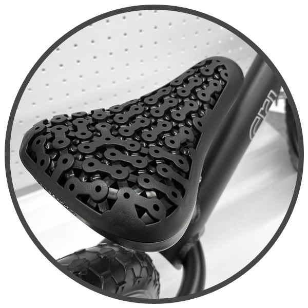 Komfort podczas jazdy jest niezwykle ważny. Zar&oacute;wno na rowerze z pedałami jak i na rowerku biegowym. Najistotniejszy elementem m&oacute;wiąc o wygodzie jest siodełko rowerka. W przypadku rowerka biegowego Cruzee jest ono wykonane z miękkiej pianki oraz posiada ergonomiczny kształt przystosowany dziecięcej anatomii.