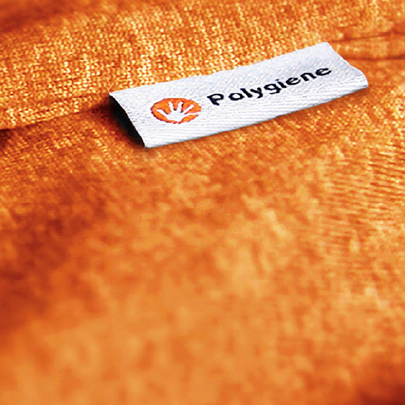 Chcąc uczynić rękawice jak najbardziej wygodnymi również pod względem higieny i zapachu w podszewce zastosowano technologię Polygiene®. Przeszycie materiału włóknami z jonami srebra hamuje rozwój drobnoustrojów zapobiegając przykremu zapachowi i poprawiając komfort narciarza.