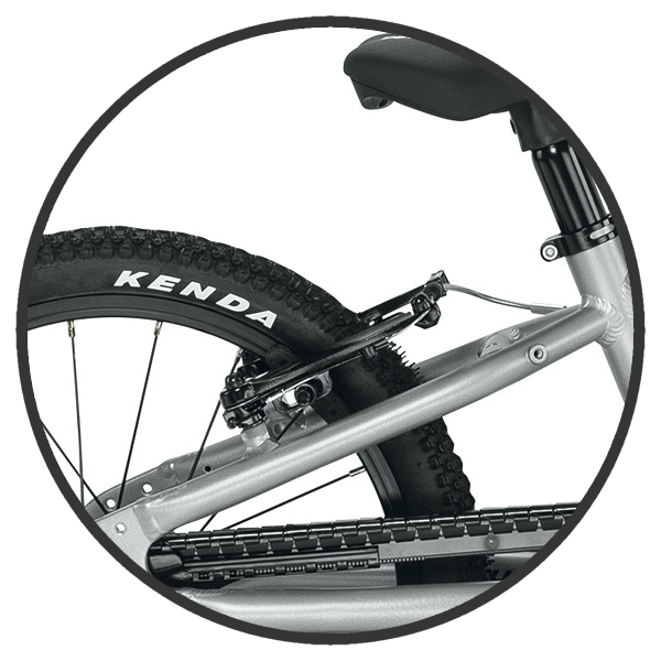 Doskonałą kontrolę oraz najwyższy poziom bezpieczeństwa podczas jazdy na rowerze dla dzieci Puky LS-PRO 16" gwarantują niezawodne hamulce typu v-brake. Cały hamulec wraz z klamką hamulcową są specjalne pomniejszone dzięki czemu są idealnie dopasowane do roweru oraz do dziecięcych dłoni.
