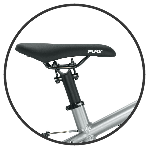 Chcąc zadbać o najwyższy poziom komfortu malucha rower dziecięcy Puky LS-PRO 20" posiada miękkie, wygodne siodełko. Dzięki bezszwowej konstrukcji siodełko sprawdzi się nawet najdłuższych, wymagających trasach.