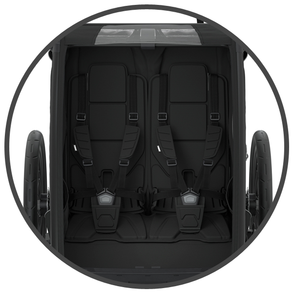 Model przyczepki rowerowej Thule Chariot Sport oferuje jeszcze większą wygodę dla maluszka. W tej wersji fotelik w kabinie jest w pełni wyścielony co oznacza, iż posiada więcej wkładek oraz miękkich elementów, które zwiększają komfort dziecka.