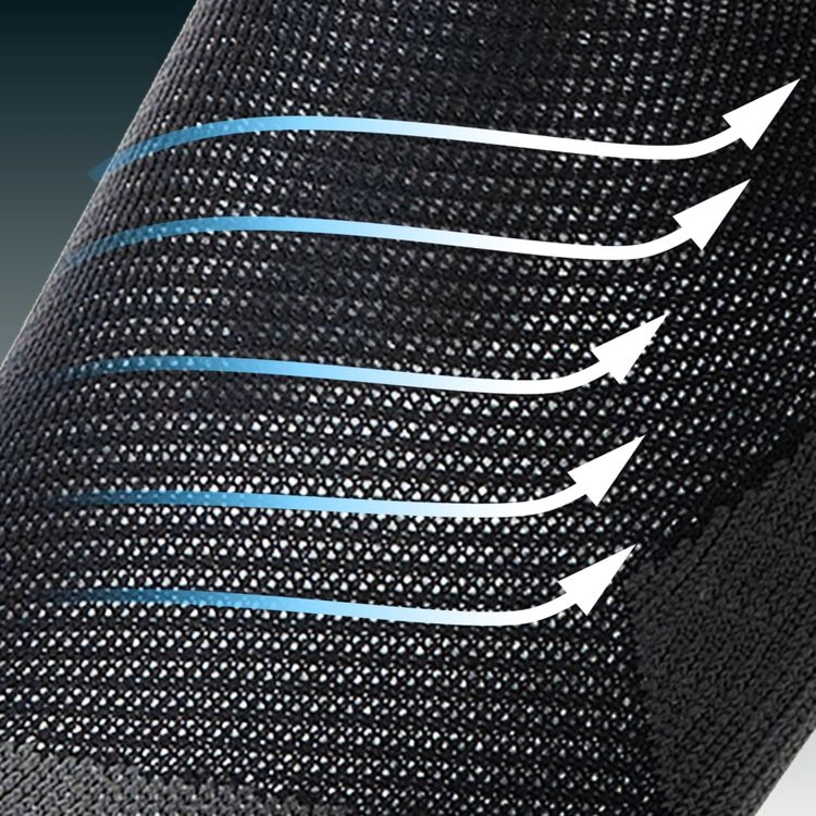 Technologia Cool Air Flow wykorzystuje 3D mikrokanały umieszczone w najbardziej potliwych strefach, zapewniając doskonałą cyrkulację powietrza. Dzięki temu nadmiar wilgoci jest skutecznie odprowadzany, a skóra pozostaje w optymalnej temperaturze, co zapewnia komfort i suchość przez cały czas.